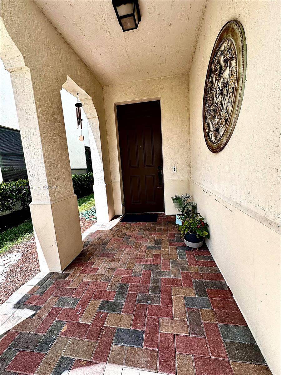 Other City - In The State Of Florida, FL 34142,Address not disclosed