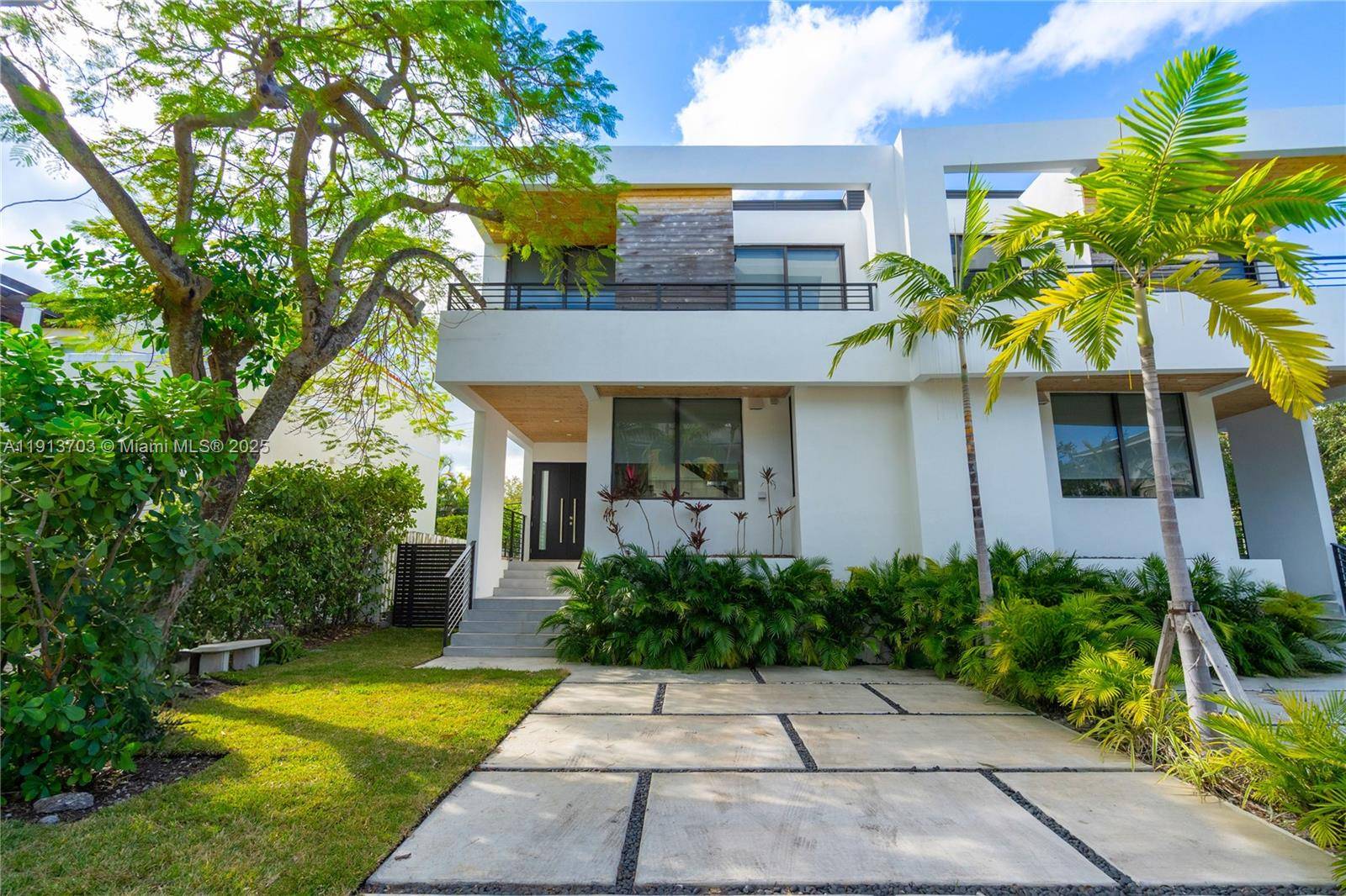 Key Biscayne, FL 33149,570 Fernwood Rd