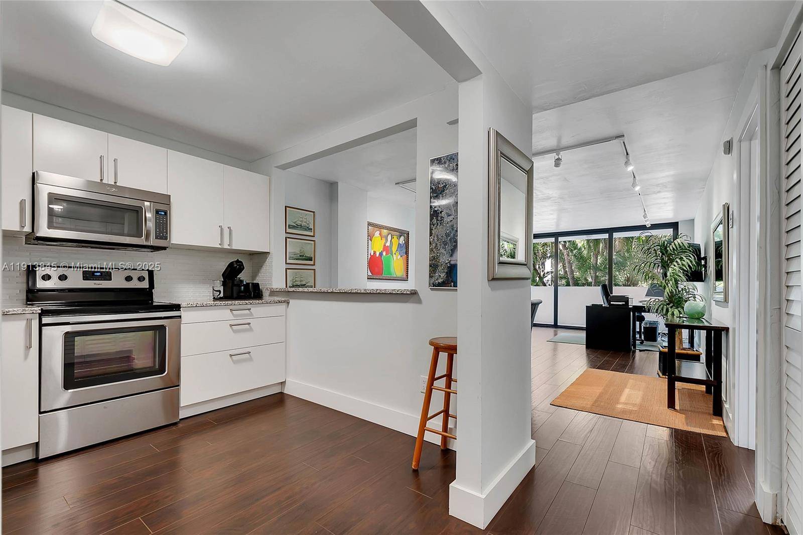 Key Biscayne, FL 33149,100 Ocean Lane Dr #202