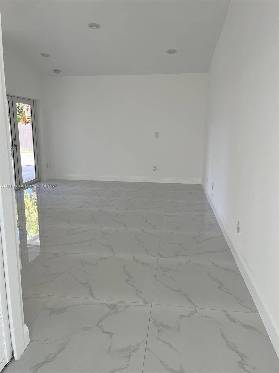 Miami, FL 33177,12443 SW 193rd St