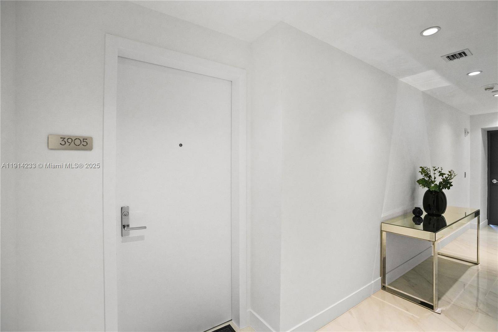 Miami, FL 33137,700 NE 24 #3905