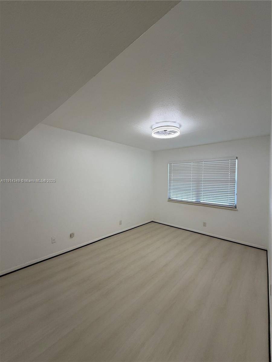 Hallandale Beach, FL 33009,125 SW 1st Ave #125