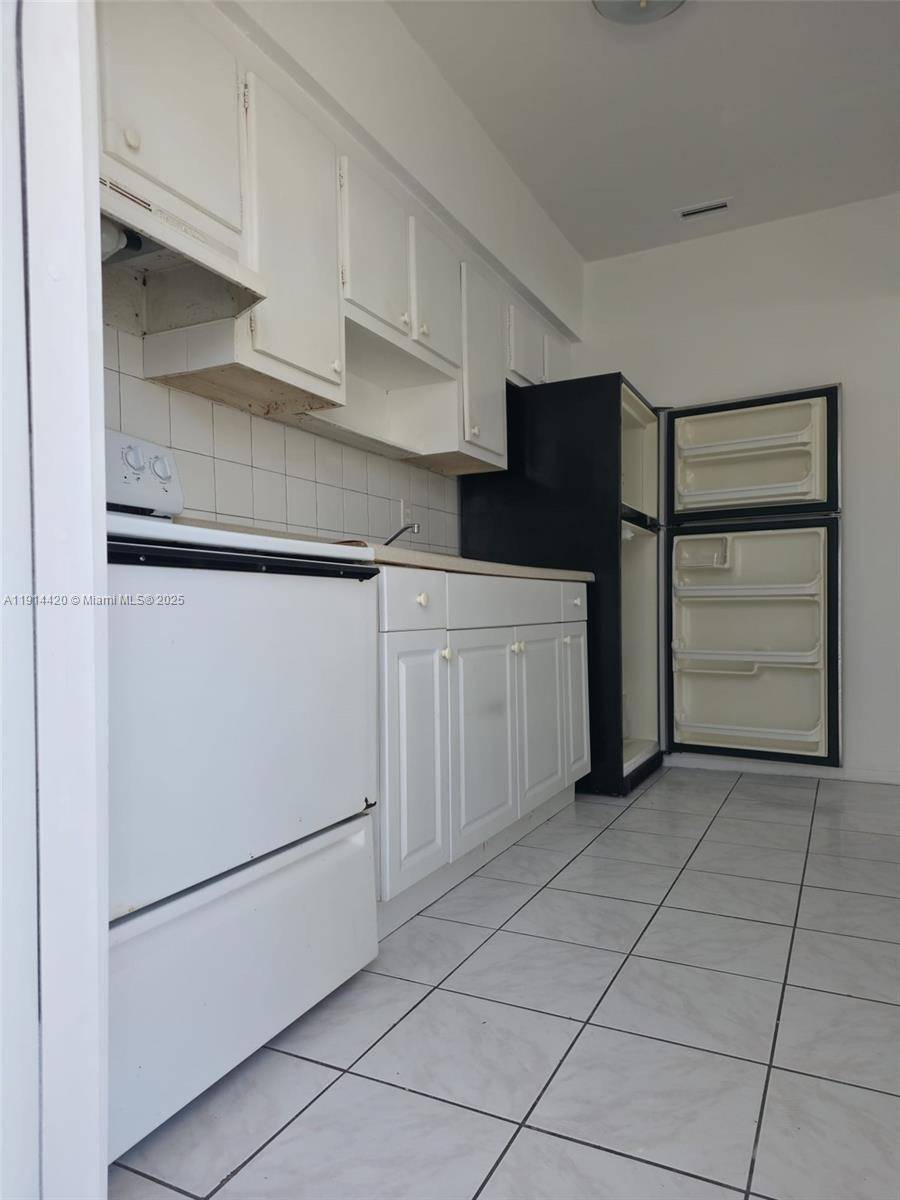 Hollywood, FL 33020,1610 Liberty St #9