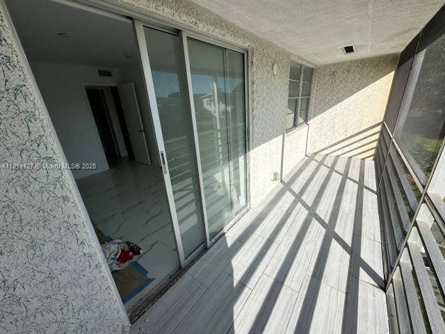 Deerfield Beach, FL 33442,302 Farnham M #302