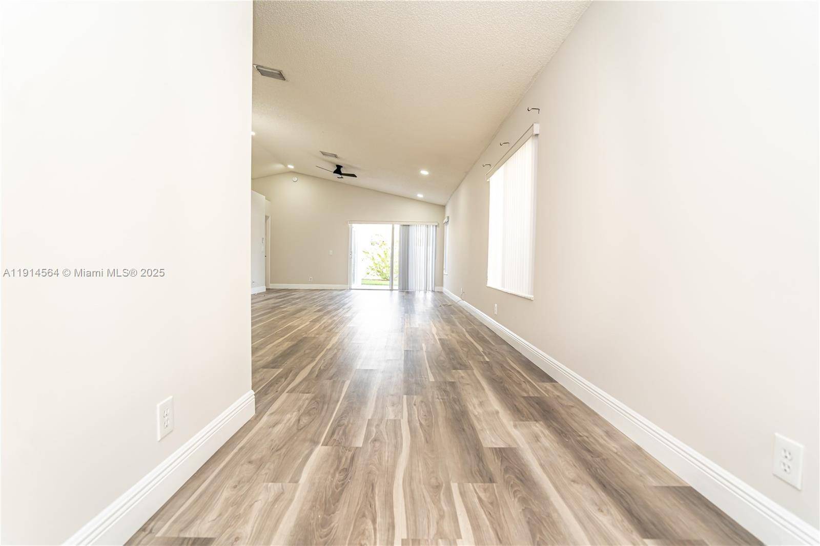 Weston, FL 33327,1592 S Salerno Cir #1592