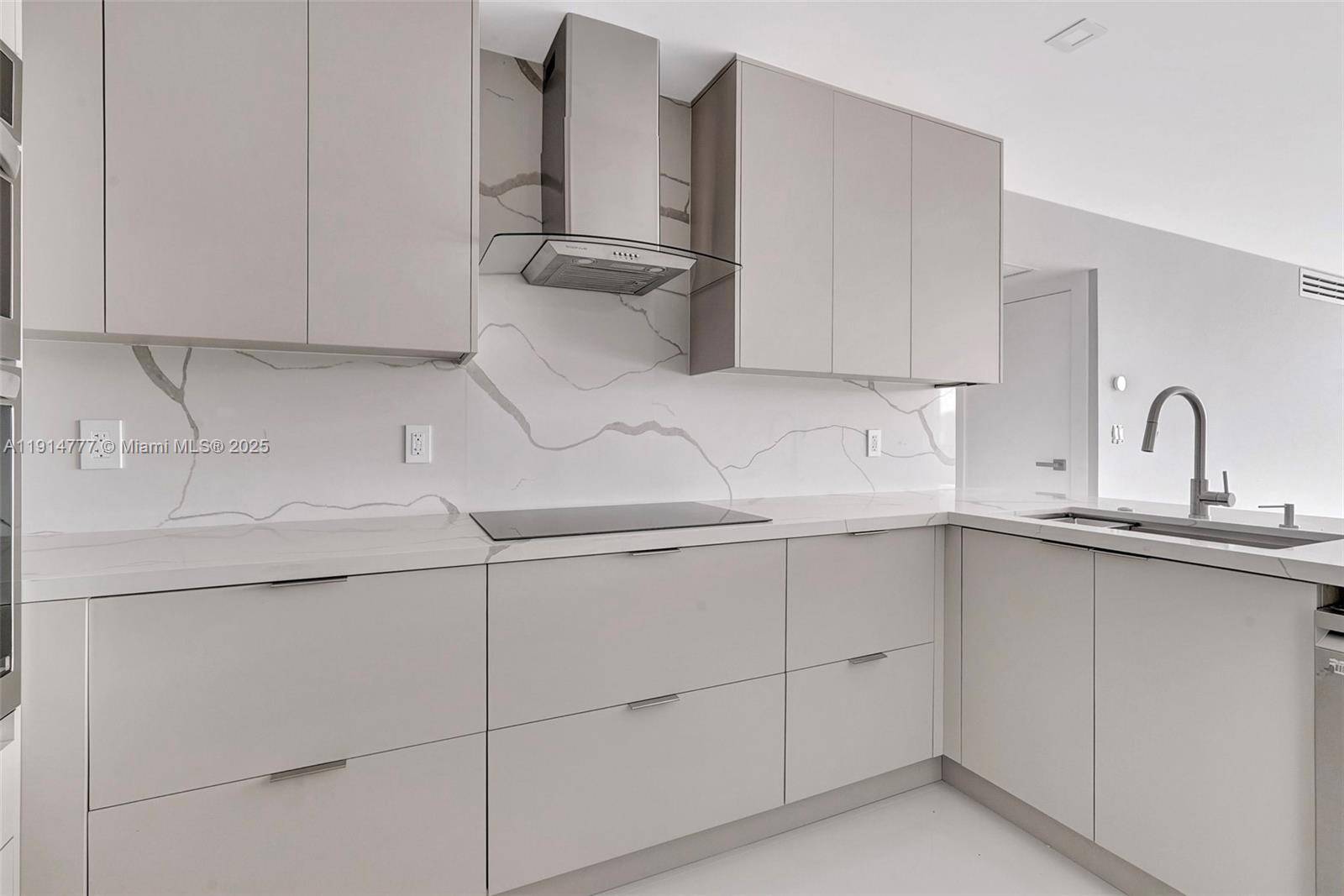 Aventura, FL 33180,20379 W Country Club Dr #1233