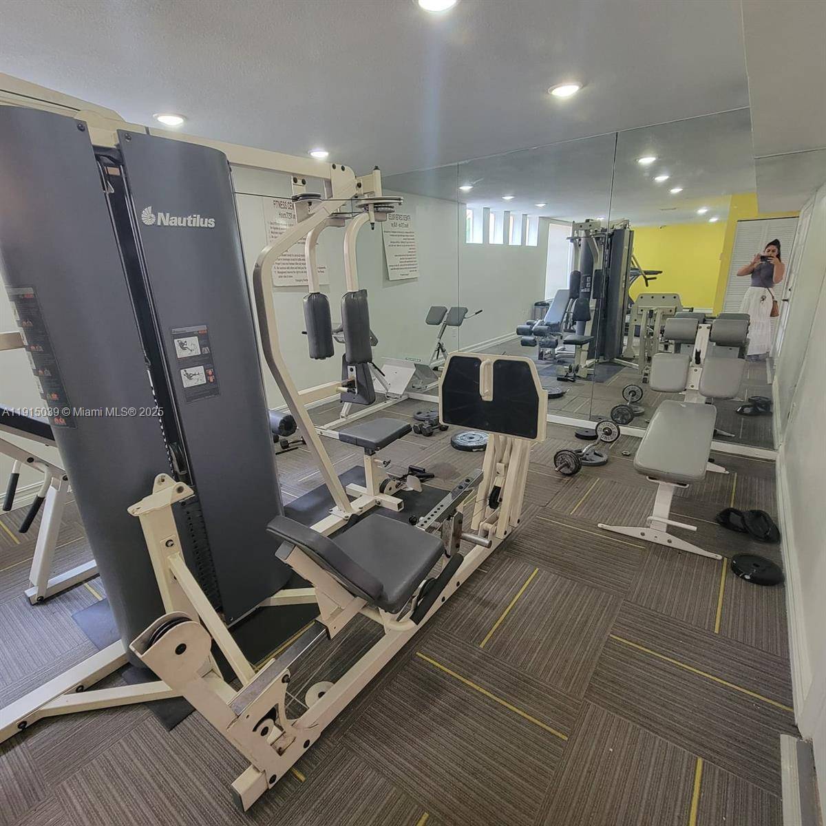 Hialeah, FL 33015,6272 NW 186th St #201