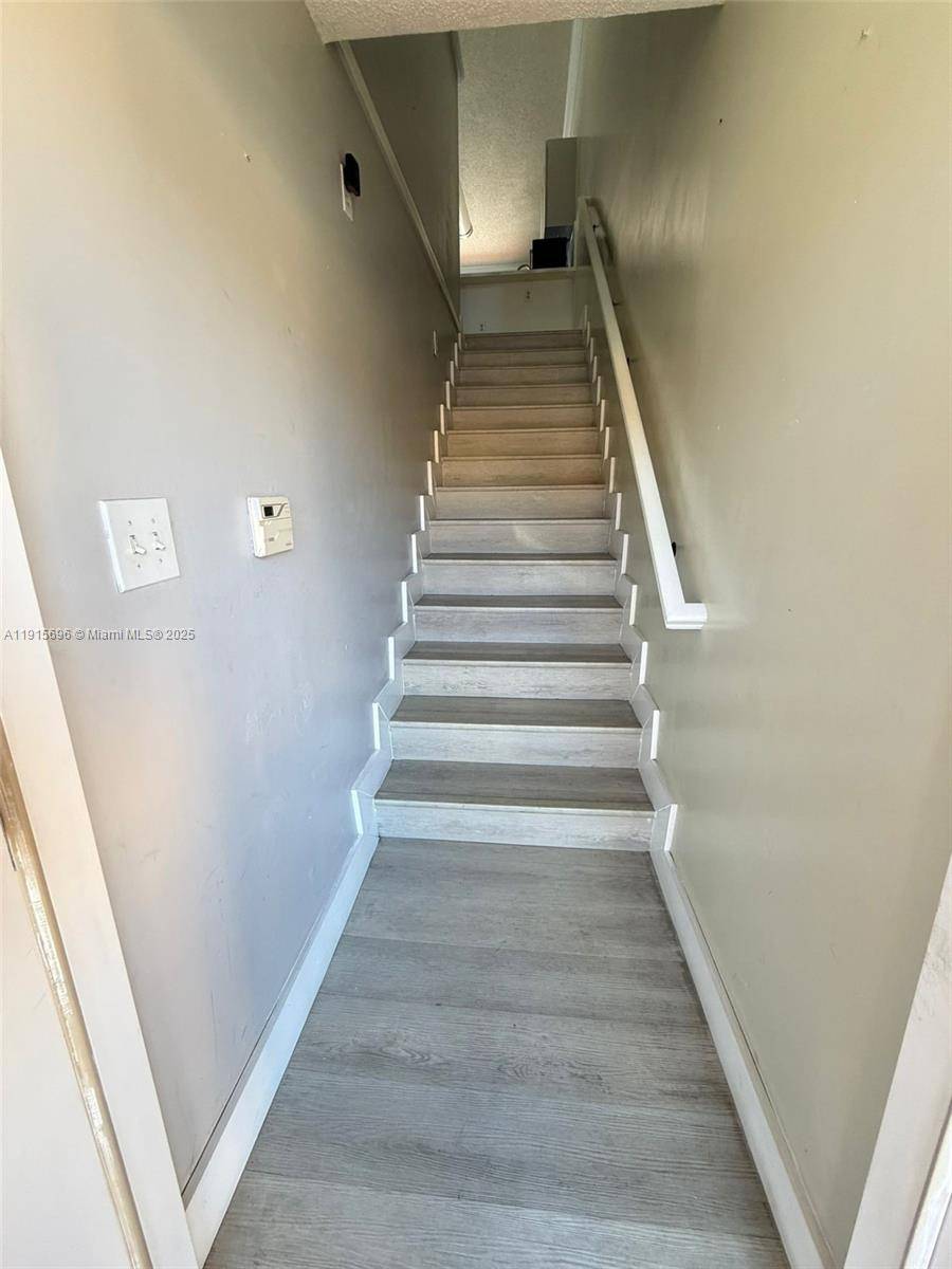 Hialeah, FL 33018,3375 W 76th St #211