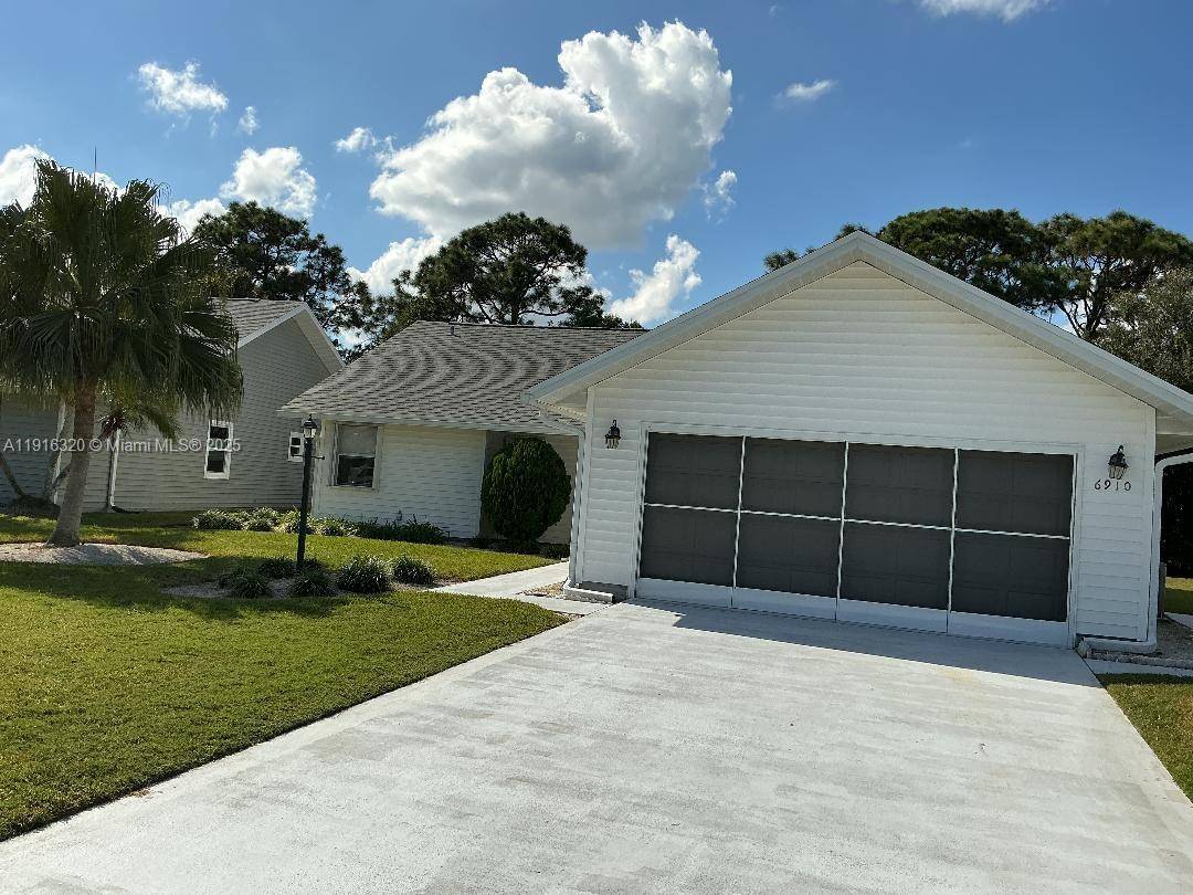 Stuart, FL 34997,6910 SE Lillian Ct