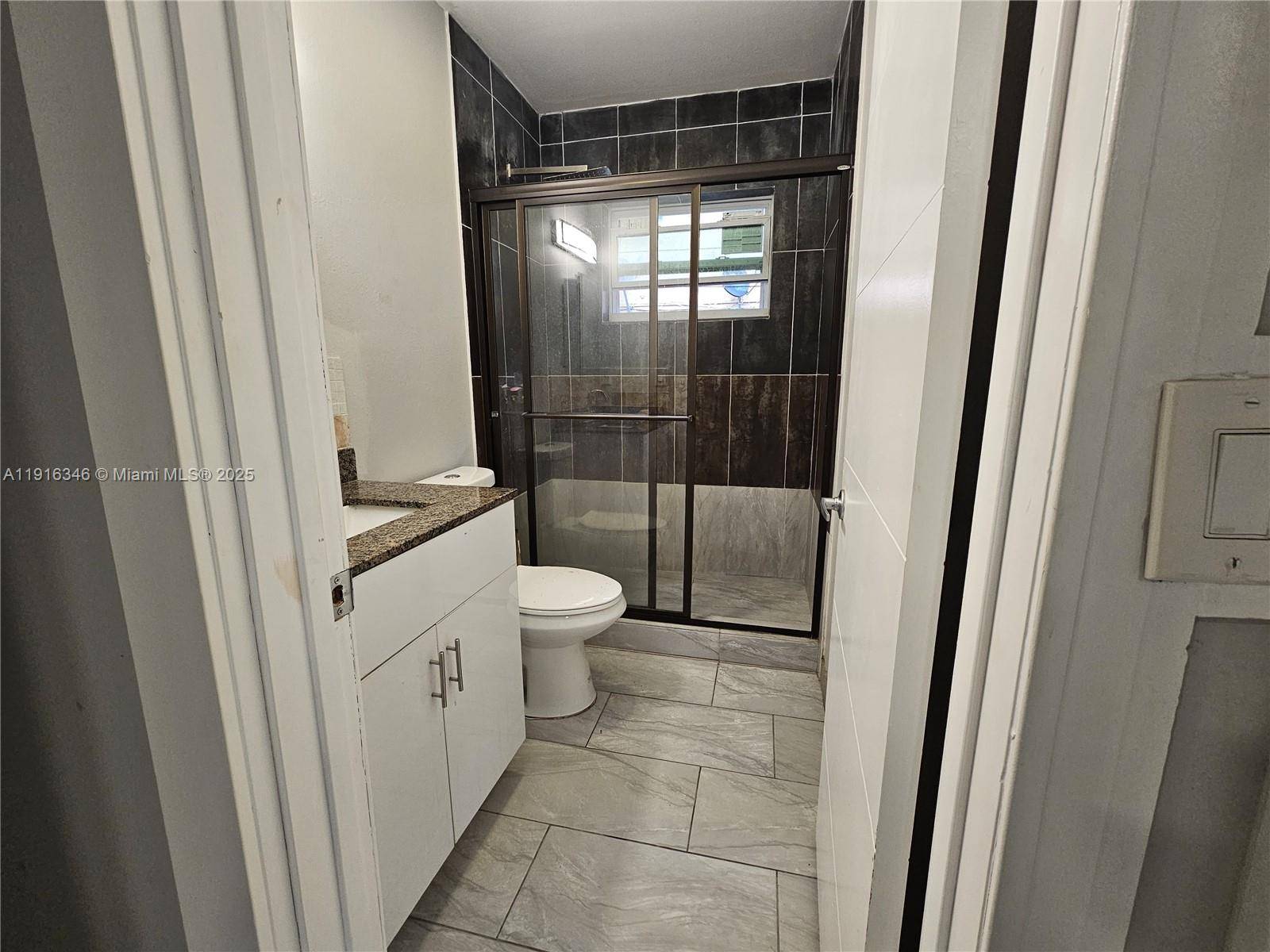 Miami, FL 33128,950 NW 5th St #2