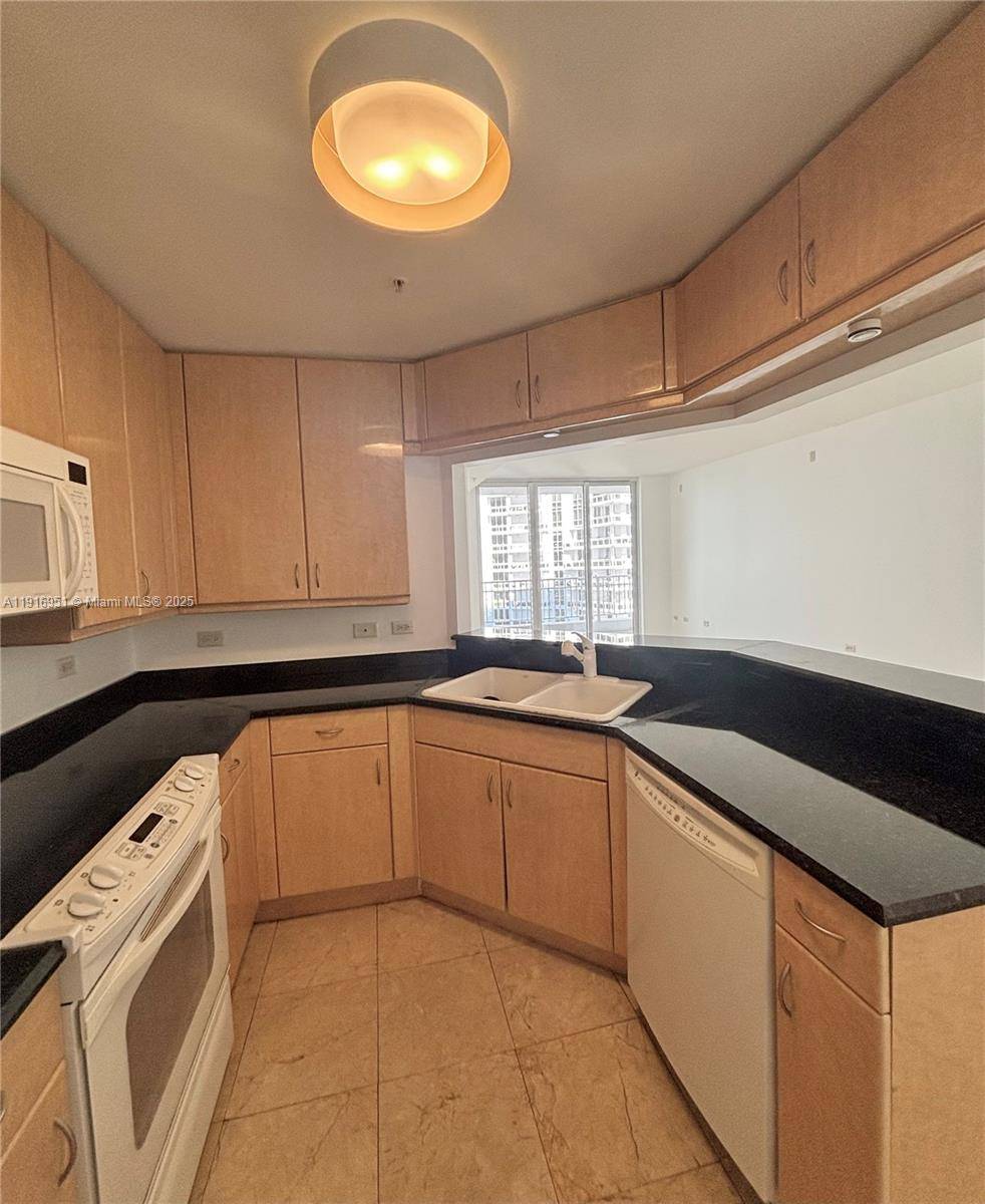 Miami, FL 33131,801 Brickell Key Blvd #1608