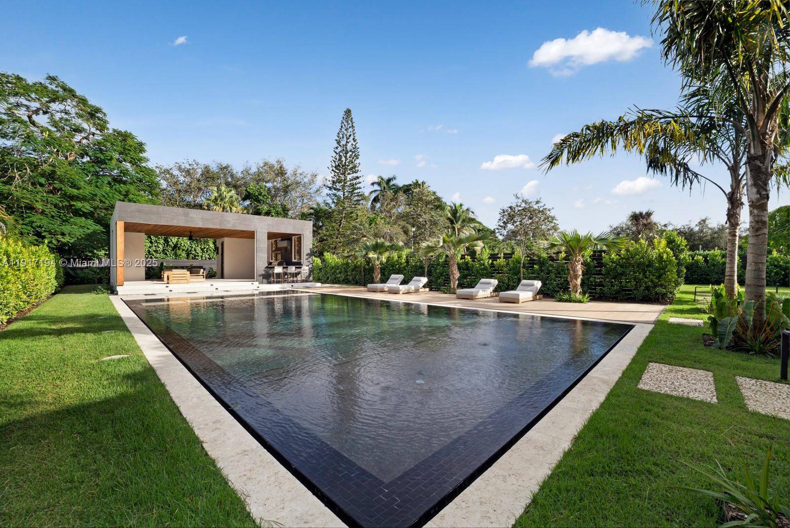 South Miami, FL 33143,7051 SW 69th Ave