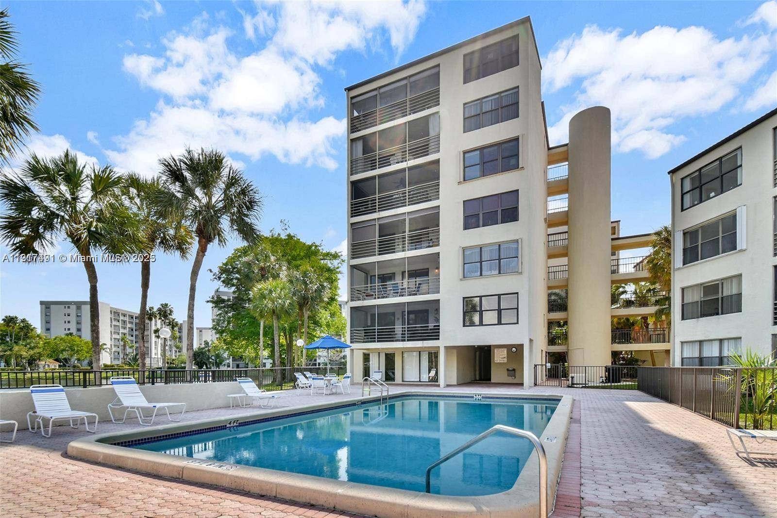 Pompano Beach, FL 33069,2309 S Cypress Bend Dr #311