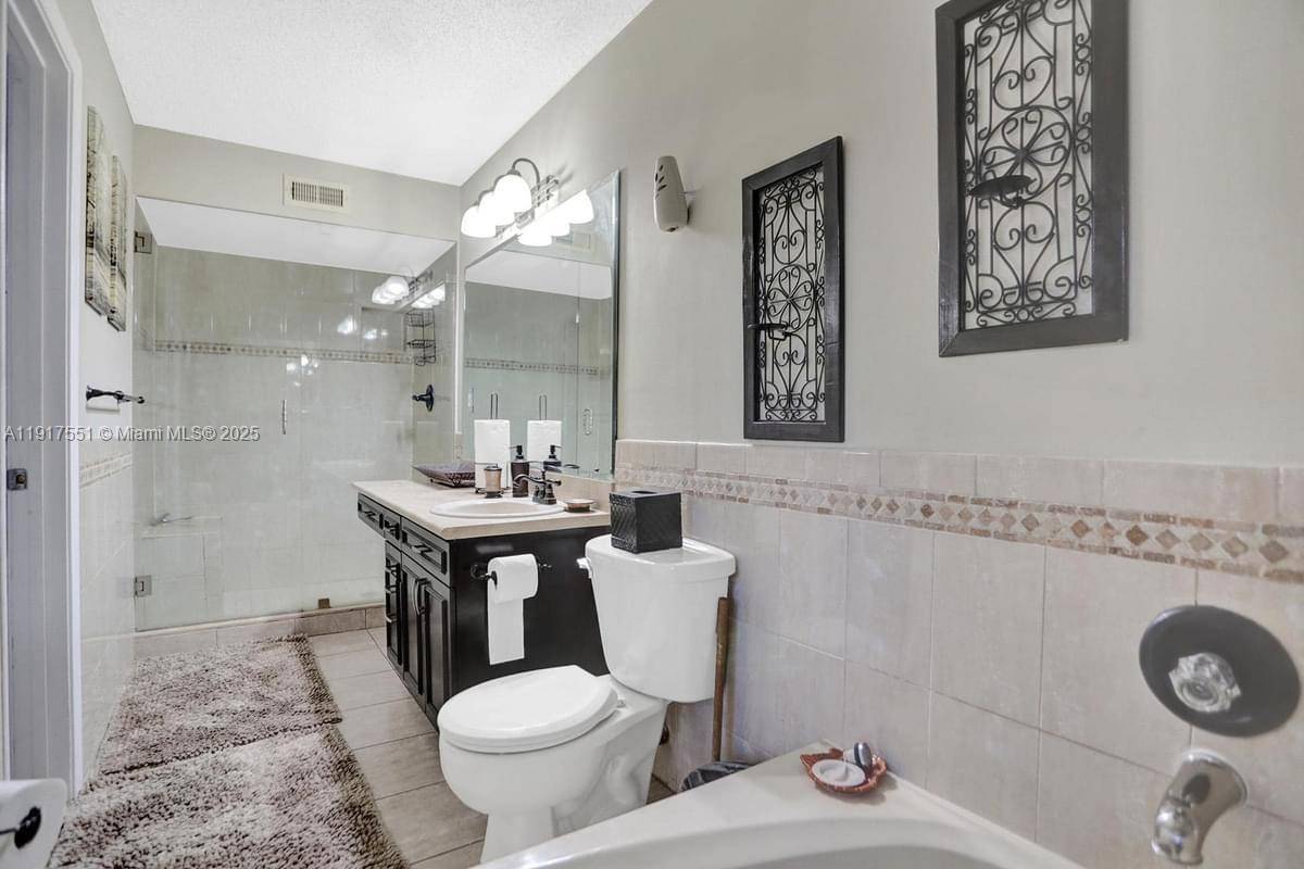 Miami, FL 33179,20533 NE 6th Ct