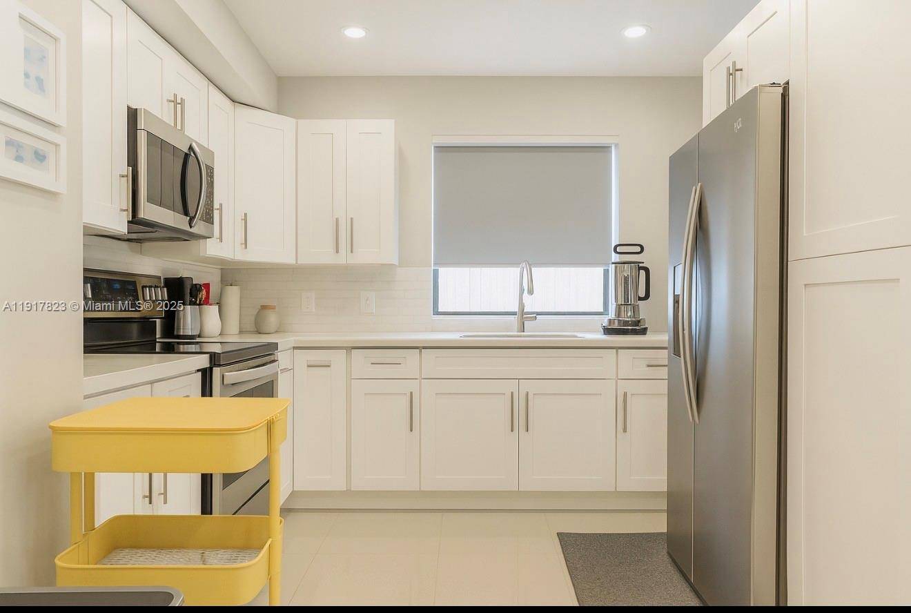 Miami, FL 33173,10948 SW 71st St