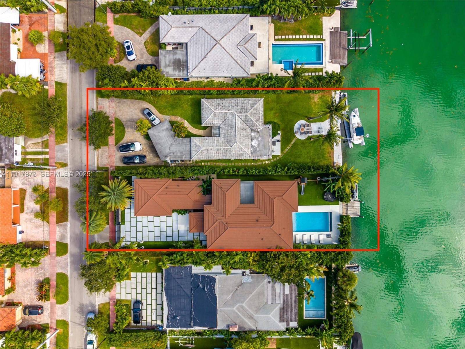Miami Beach, FL 33141,710 + 700 S Shore Dr