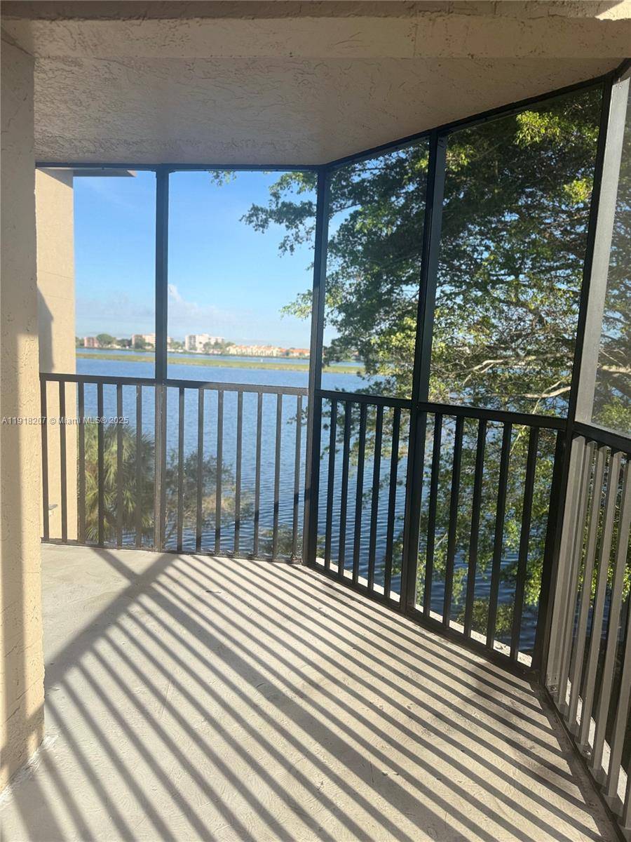 Miami, FL 33179,605 Ives Dairy Rd #306-7