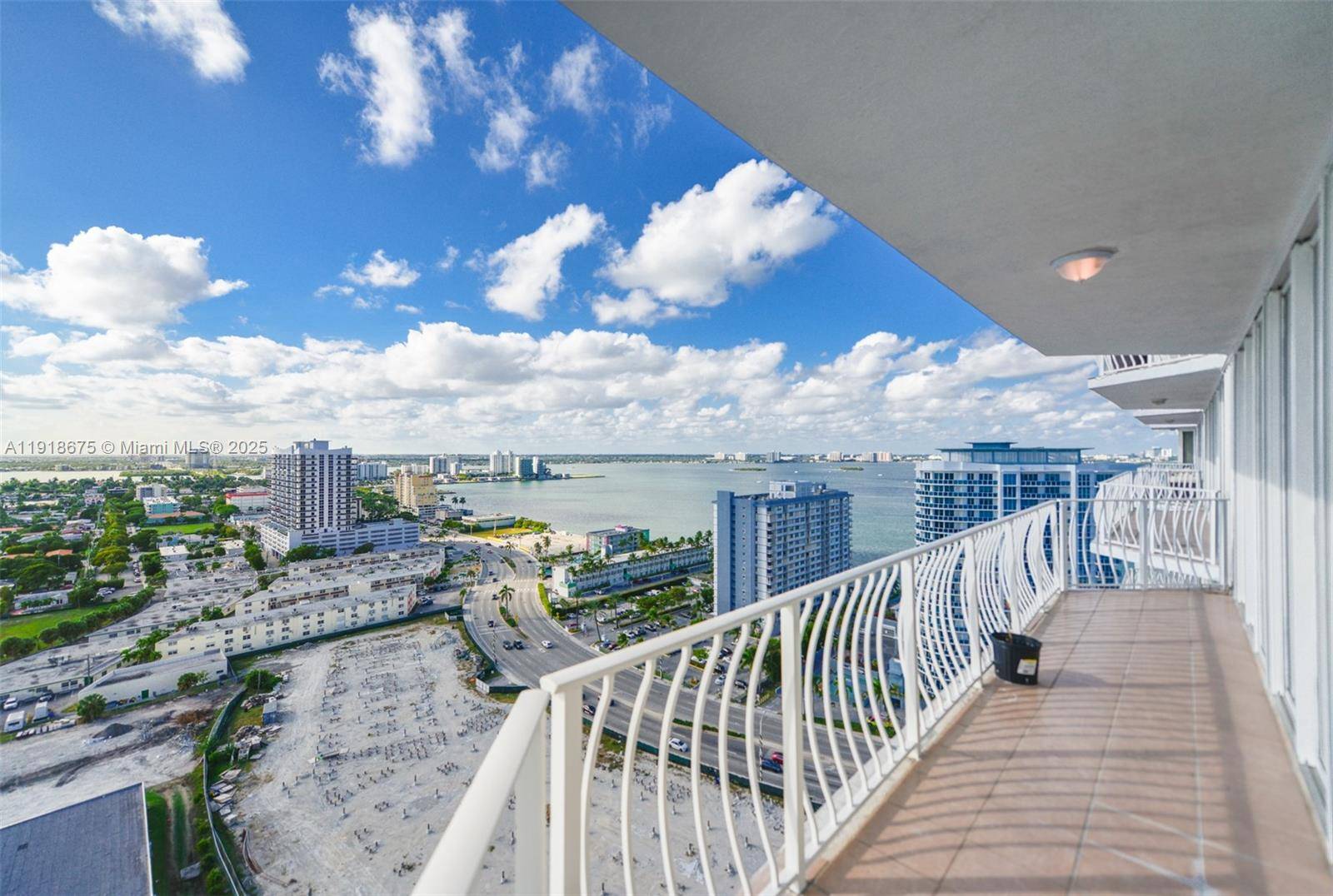 North Bay Village, FL 33141,7601 E Treasure Dr #PH103