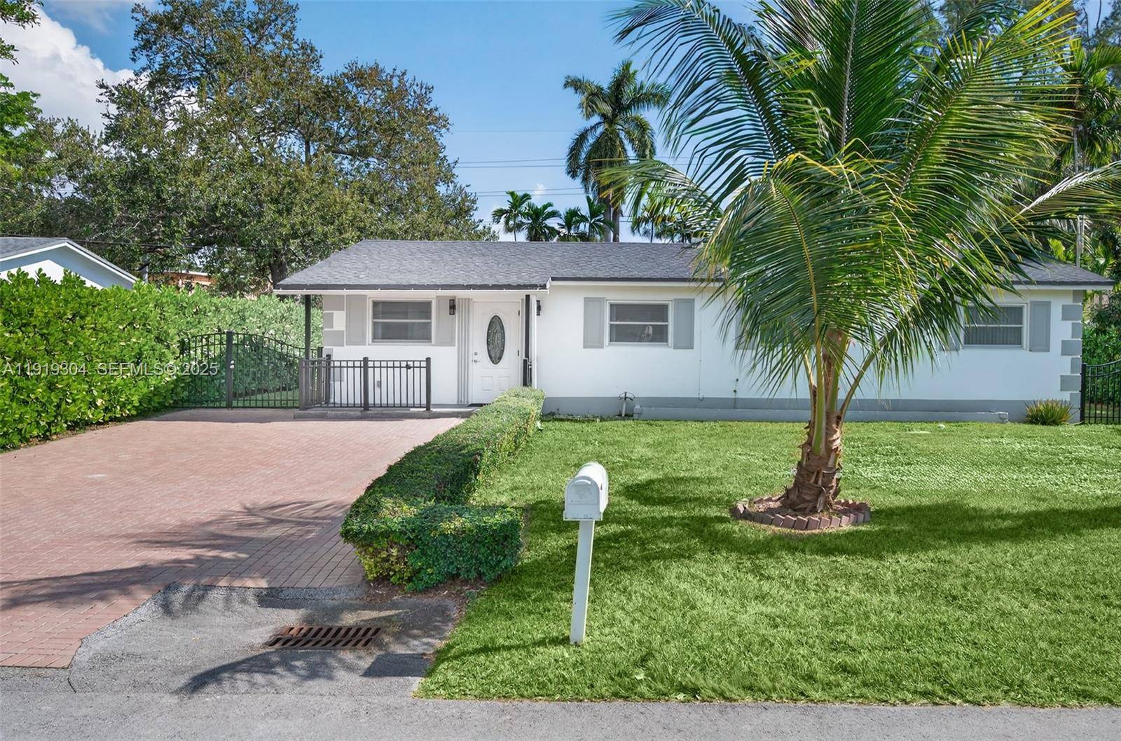 South Miami, FL 33143,6255 SW 62nd Ct