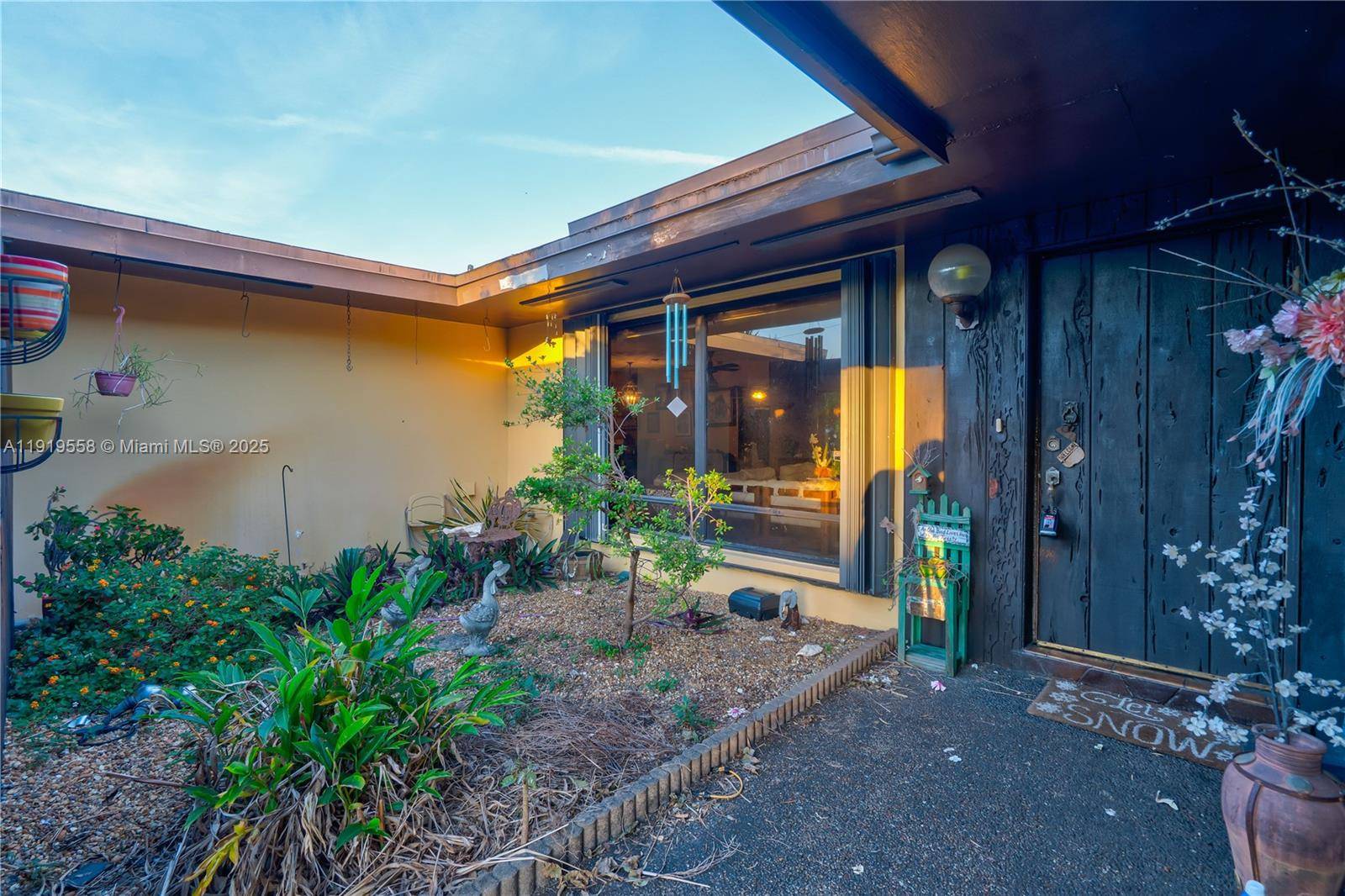 Miami, FL 33179,20605 NE 19th Ct