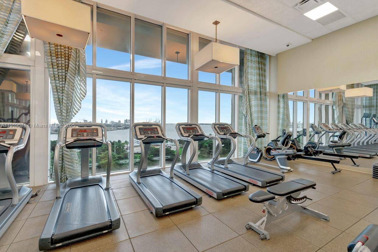 Miami, FL 33132,50 Biscayne Blvd #5303