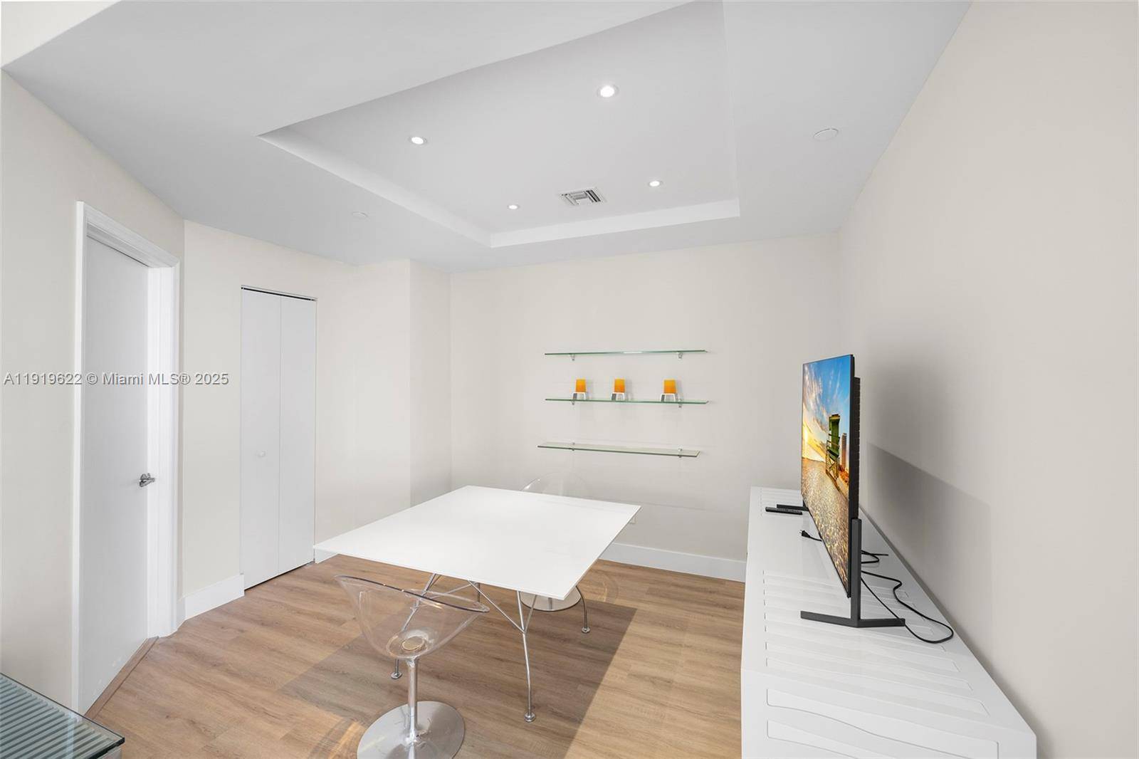 Miami Beach, FL 33140,4775 Collins Ave #PH4306