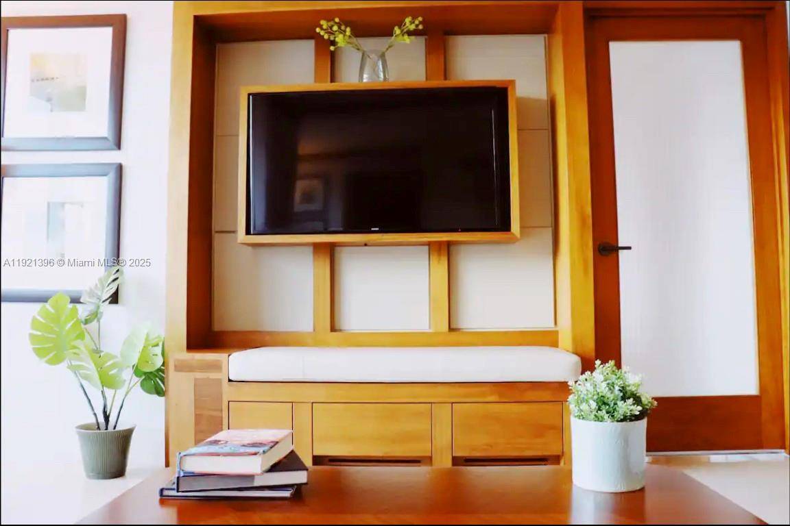 Miami Beach, FL 33141,6801 Collins Ave #315