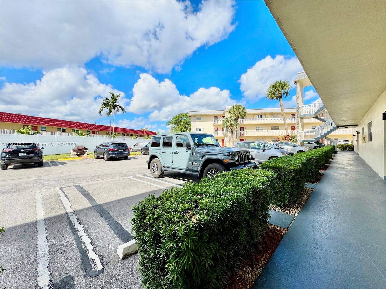 Lauderhill, FL 33313,4431 NW 16th St #H104