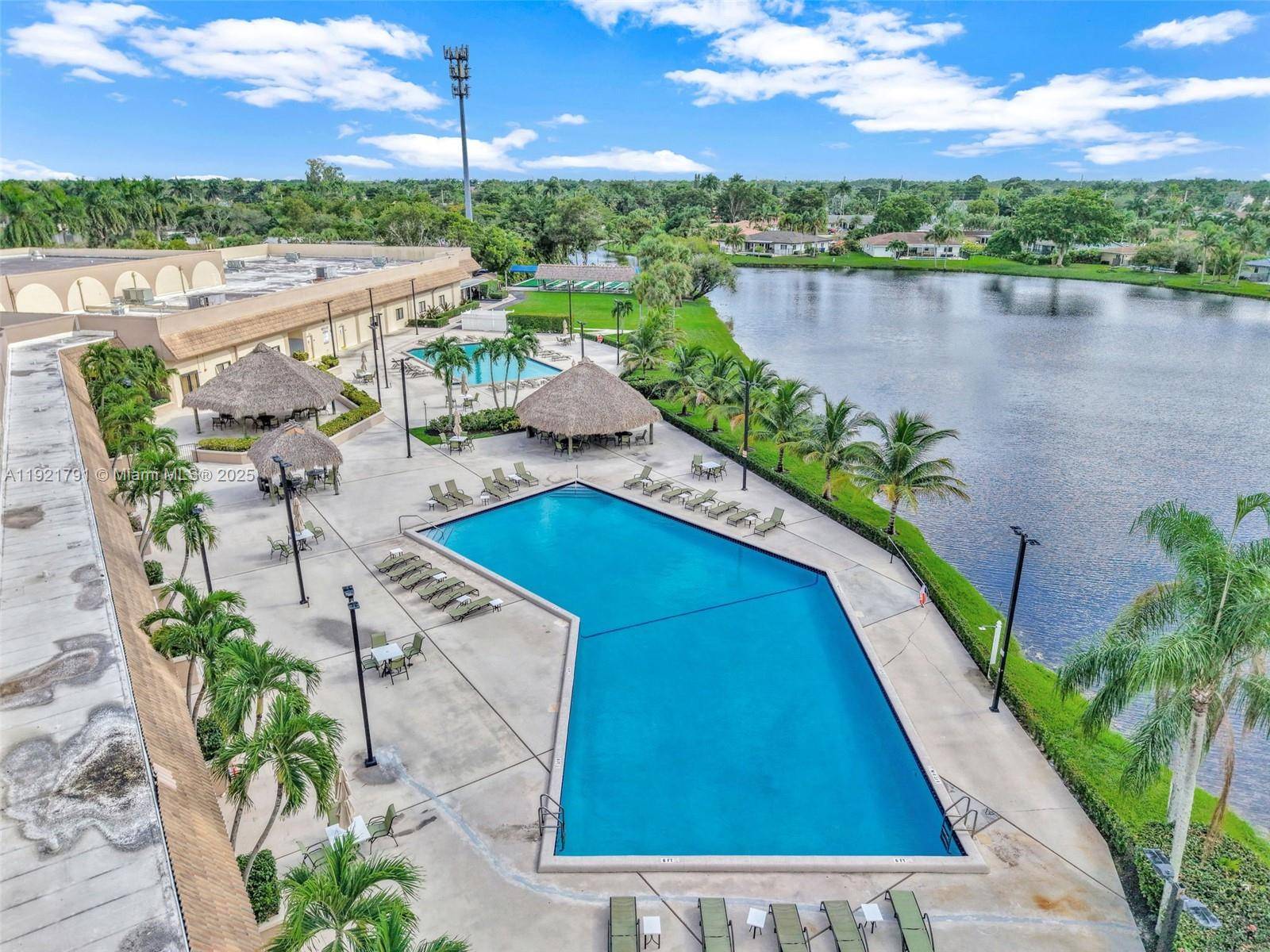 Weston, FL 33326,453 Lakeview Dr #1