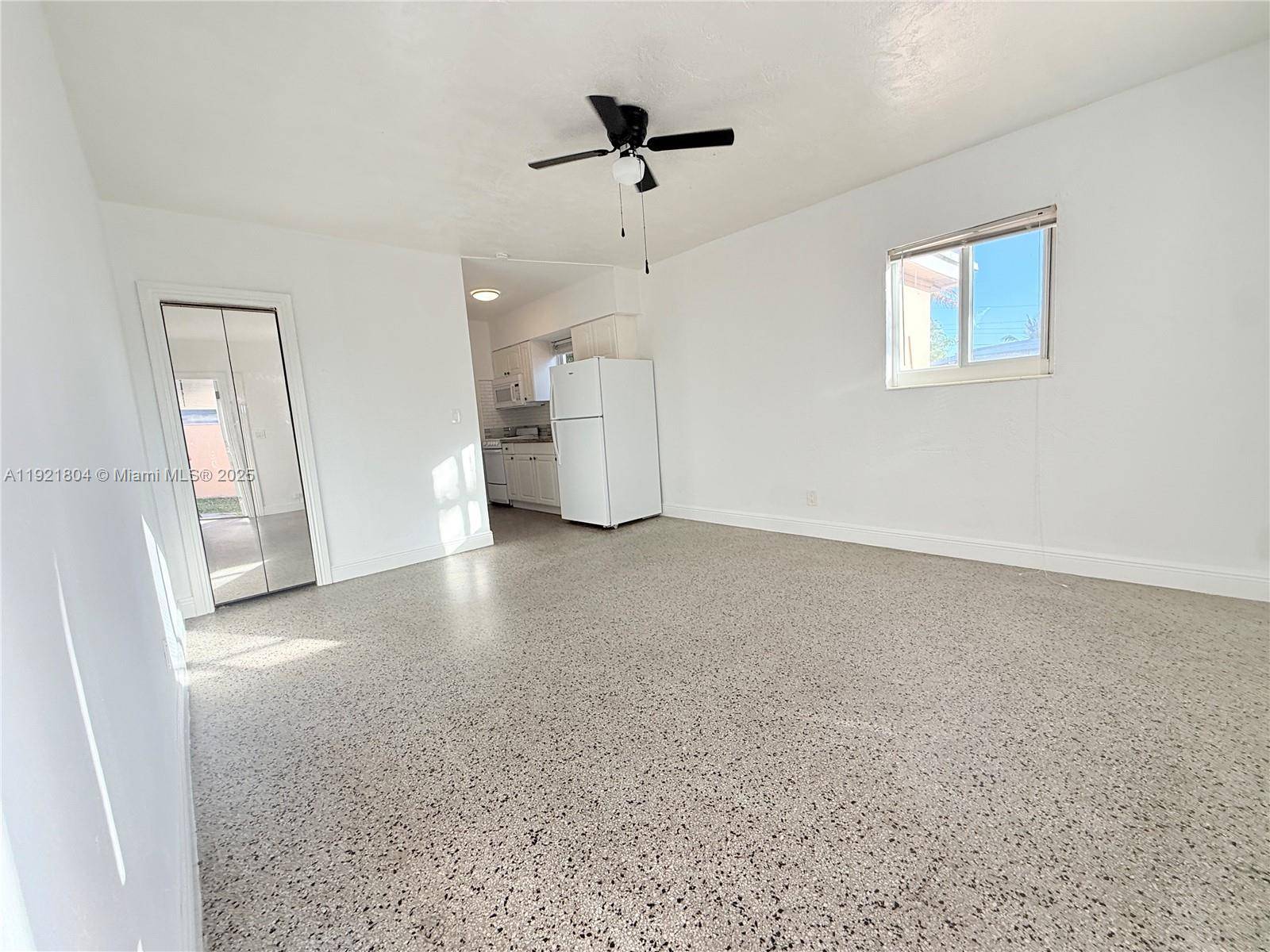 Hallandale Beach, FL 33009,322 NE 6th St #3