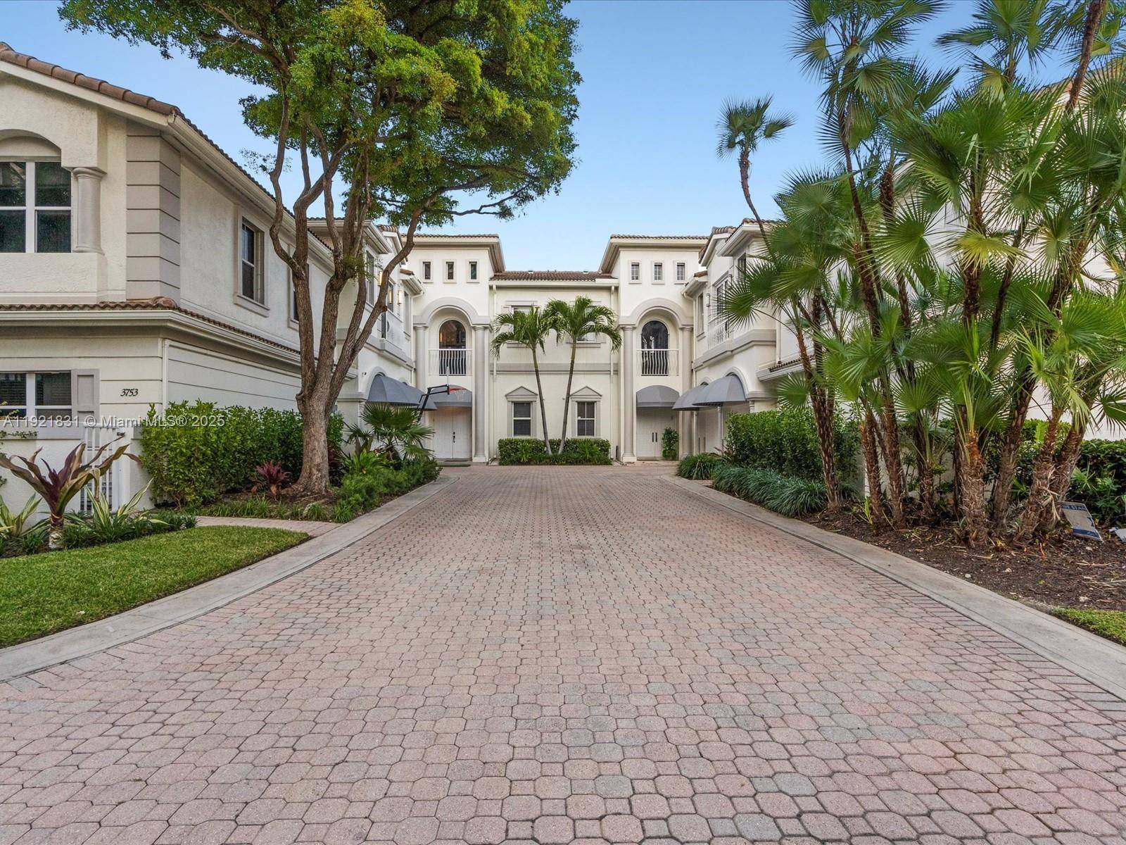 Aventura, FL 33180,3753 NE 214 ST #42