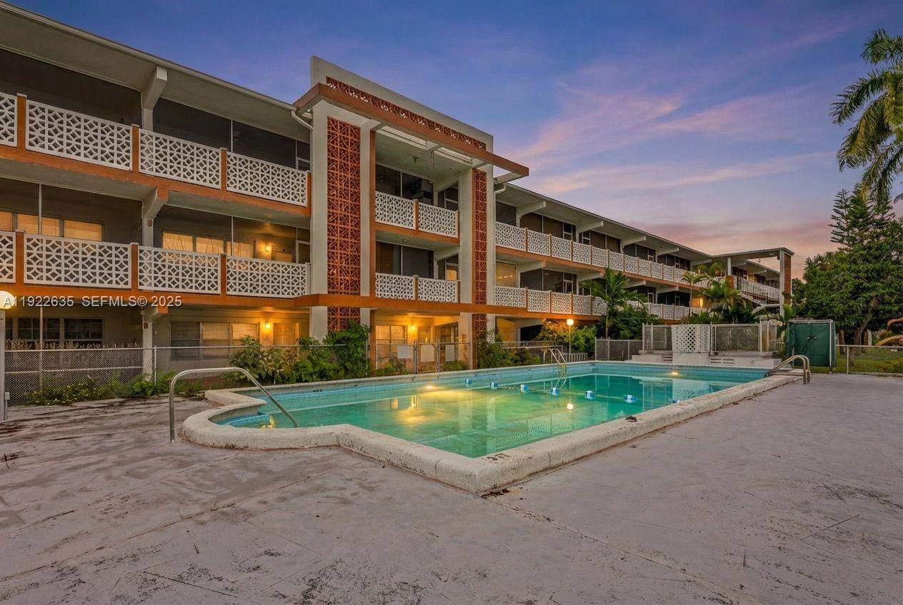 North Miami Beach, FL 33162,1450 NE 170th St #211