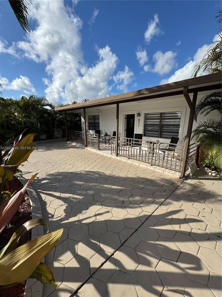 Hialeah, FL 33010,971 E 13th St