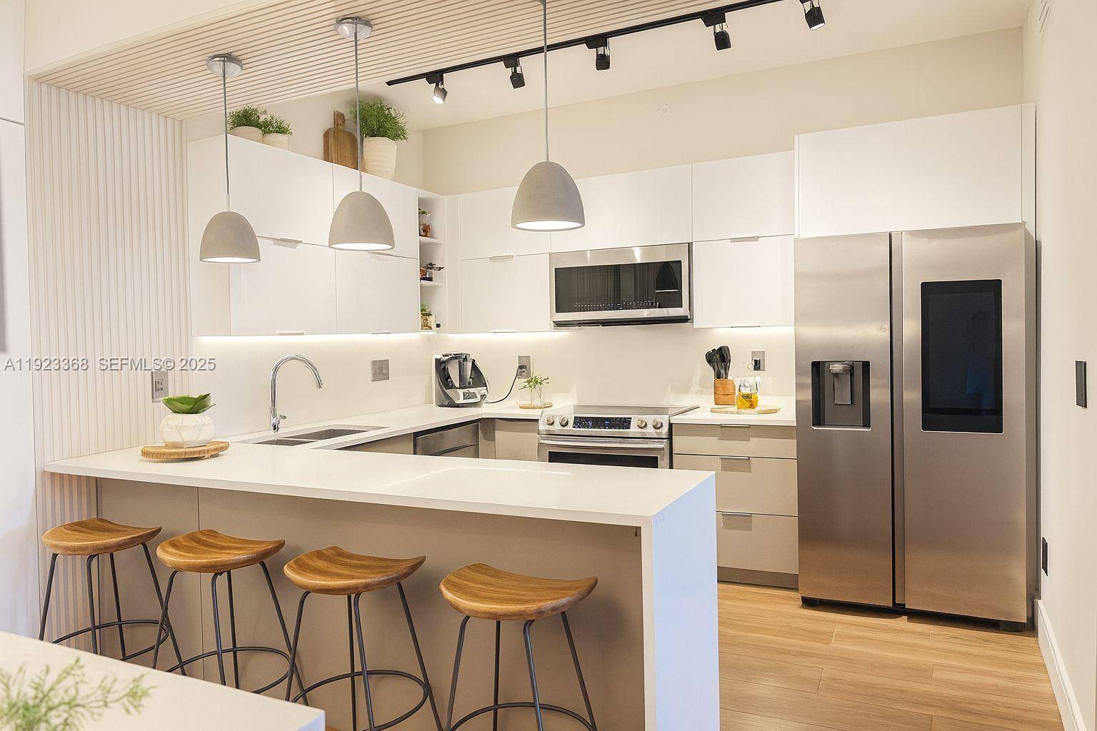 Key Biscayne, FL 33149,711 Crandon Blvd #401