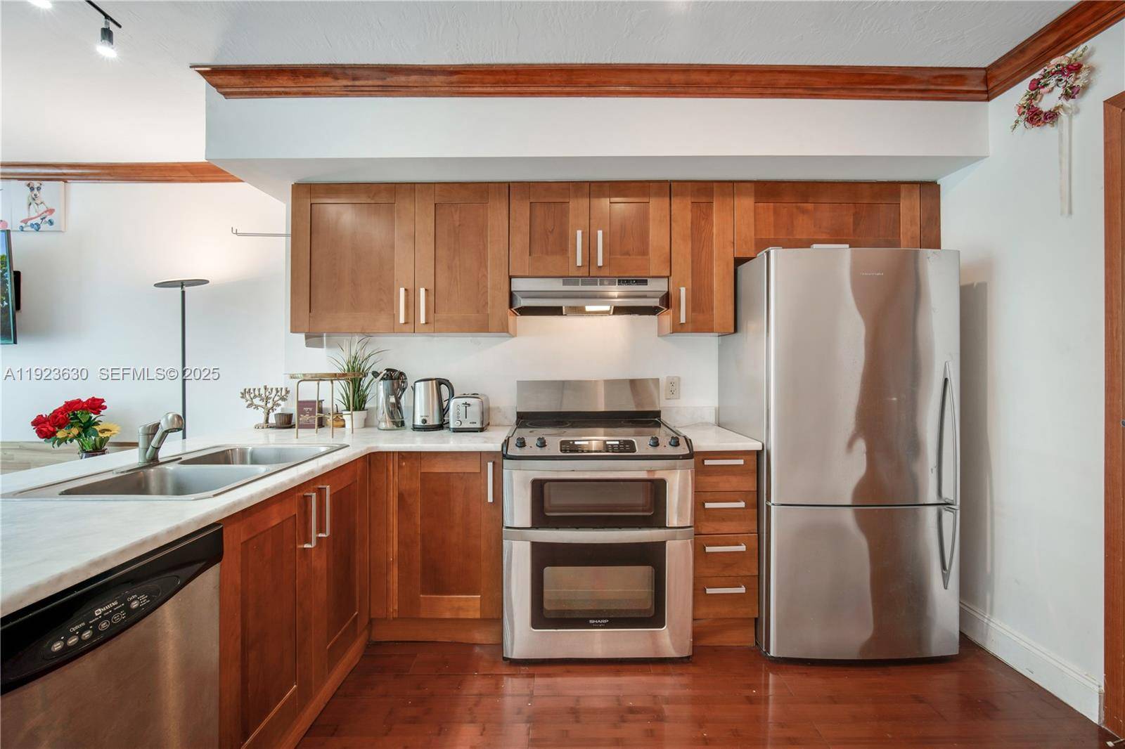 Surfside, FL 33154,9499 Collins Ave #1005