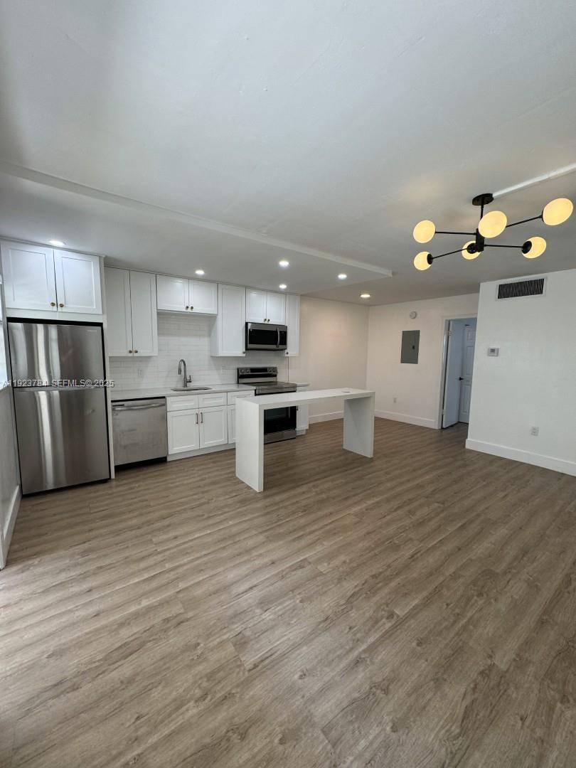 Hollywood, FL 33020,1720 Cleveland St #110w