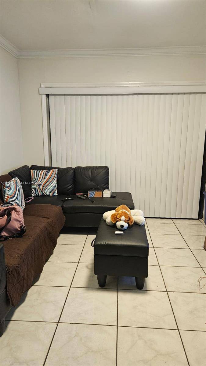 Hialeah, FL 33012,1471 W 43rd Pl #302