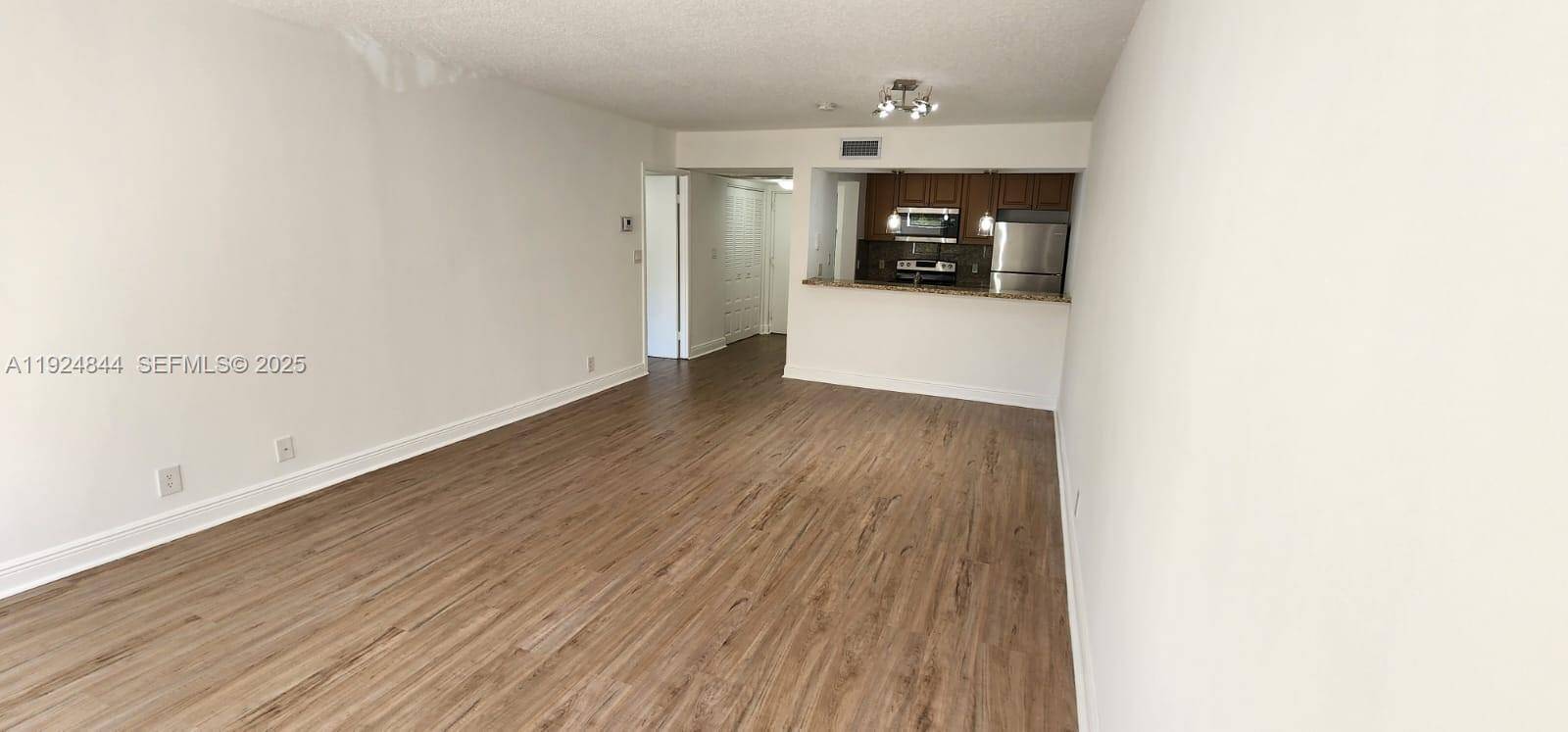 Doral, FL 33166,8180 Geneva Ct #319