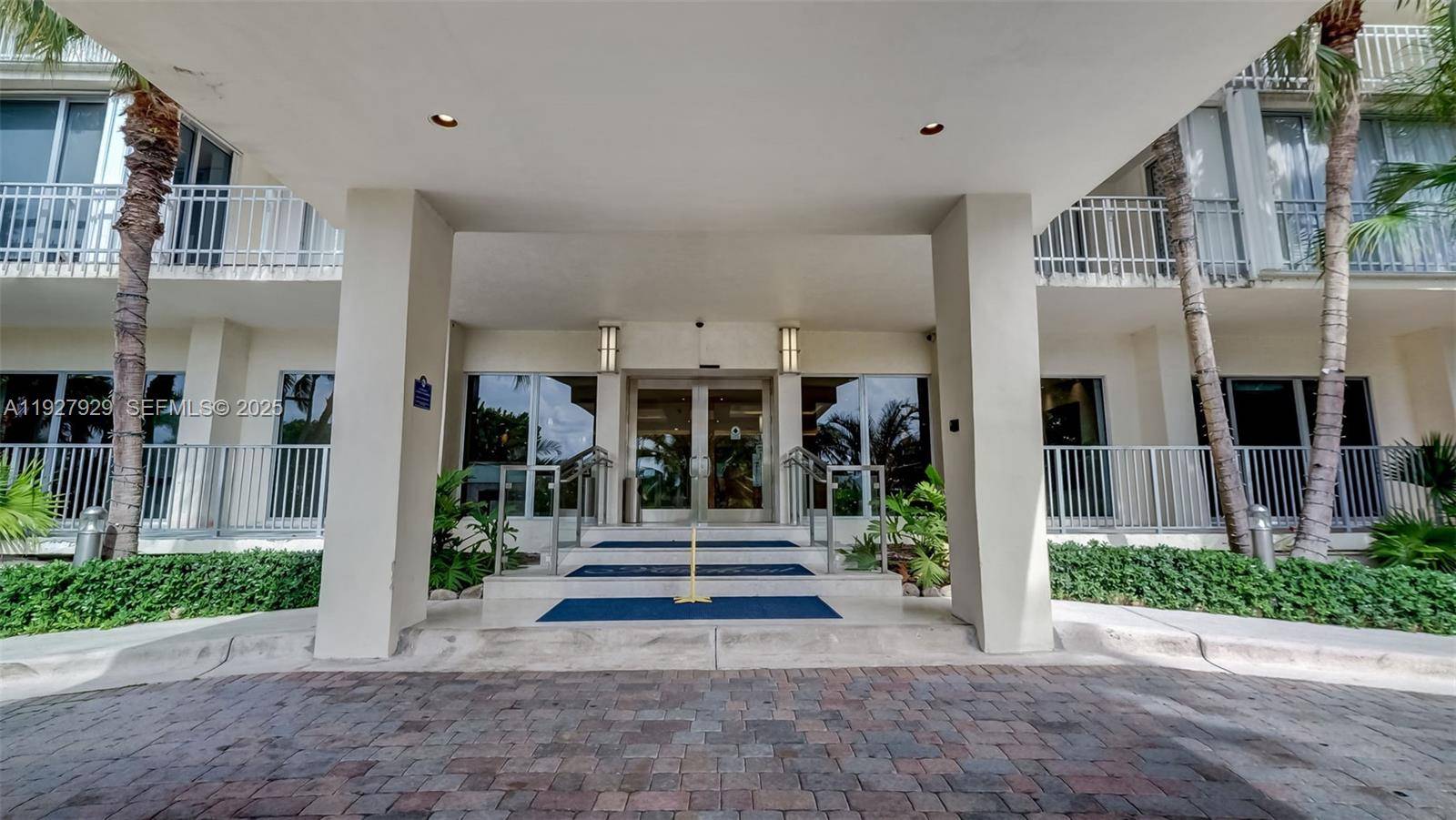 Key Biscayne, FL 33149,600 Grapetree Dr #8FS