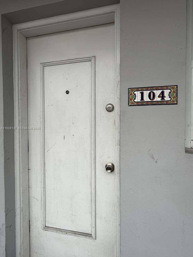 North Miami, FL 33181,2225 NE 123rd St #104