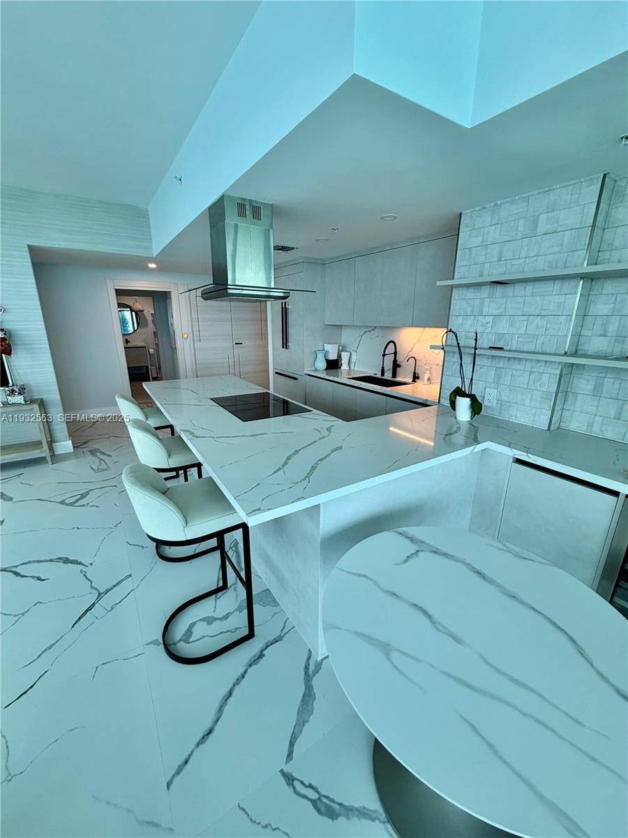 Miami Beach, FL 33141,6899 Collins Ave #1008