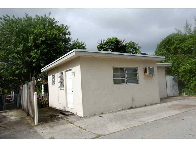 Dania Beach, FL 33004,226 SW 11TH ST