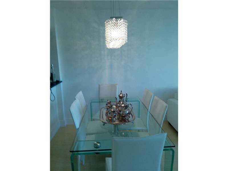 Briny Breezes, FL 33131,540 BRICKELL KEY DR #1400