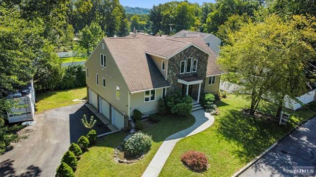 Waldwick, NJ 07463,5 Astor PL