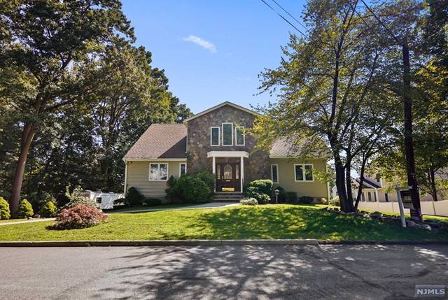 Waldwick, NJ 07463,5 Astor PL