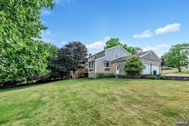 Upper Saddle River, NJ 07458,76 Carlough RD