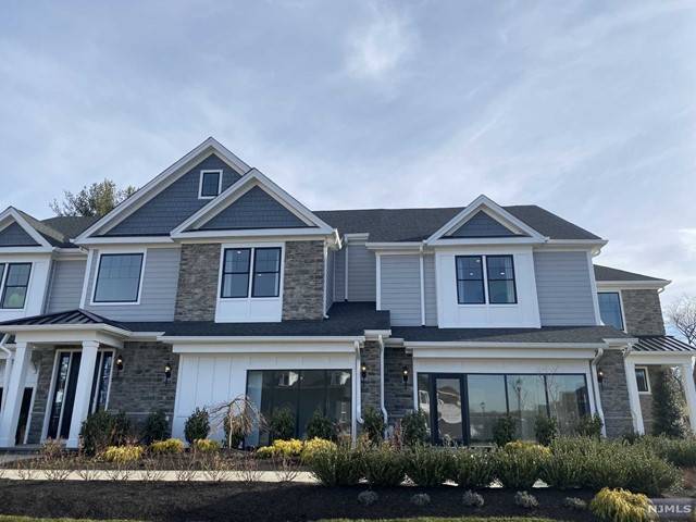 River Vale, NJ 07675,90 Woodmont CIR