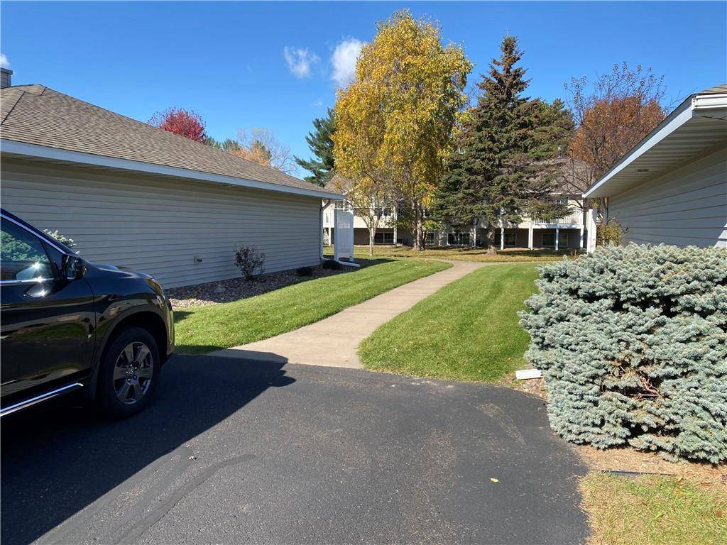 Eau Claire, WI 54701,4428 E Robin Meadows Lane