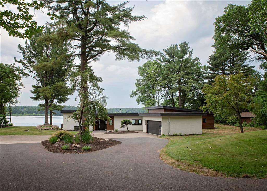 Eau Claire, WI 54703,5839 North Shore Drive