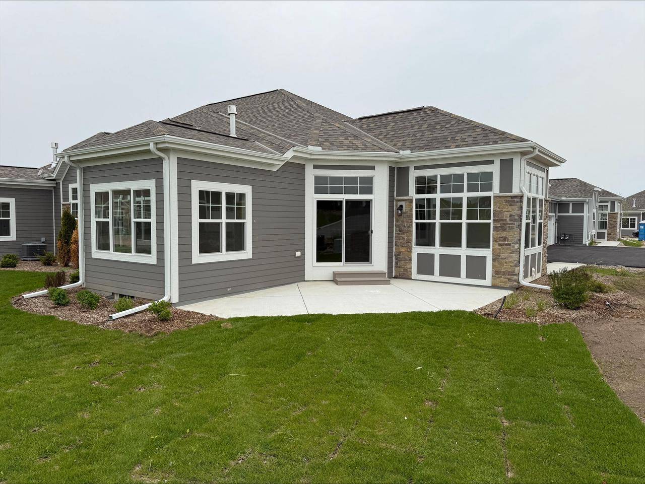 Grafton, WI 53024,865 S Verona CIRCLE #80